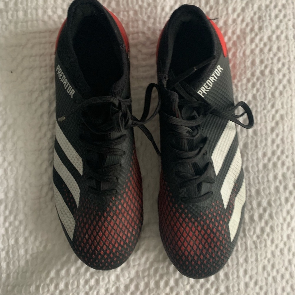 NIKE Predator Soccer Cleats Men’s 8